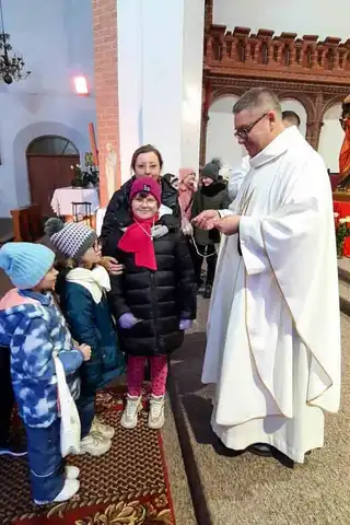 2024.12.08 – Poświęcenie medalików dla dzieci pierwszokomunijnych – zdjęcie 9