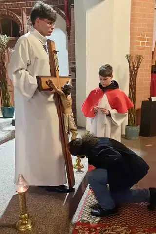 2025.04.18 – Liturgia Wielkiego Piątku – zdjęcie 13