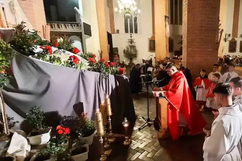 2025.04.18 – Liturgia Wielkiego Piątku – zdjęcie 26