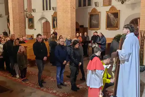 2025.04.18 – Liturgia Wielkiego Piątku – zdjęcie 18