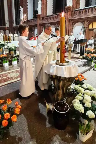 2025.04.19 – Liturgia Wigilii Paschalnej – zdjęcie 26