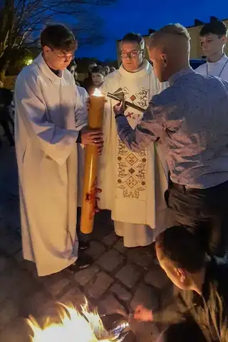 2025.04.19 – Liturgia Wigilii Paschalnej – zdjęcie 5