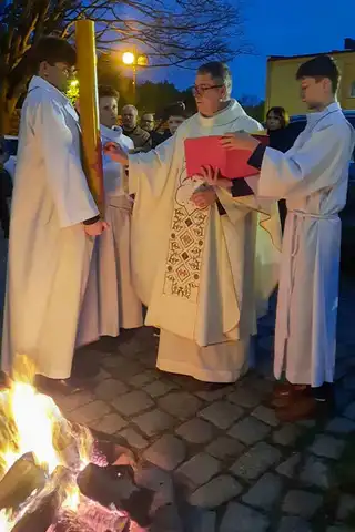 2025.04.19 – Liturgia Wigilii Paschalnej – zdjęcie 1