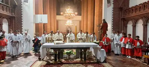 2025.04.19 – Liturgia Wigilii Paschalnej – zdjęcie 49