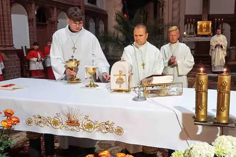 2025.04.19 – Liturgia Wigilii Paschalnej – zdjęcie 35