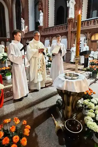 2025.04.19 – Liturgia Wigilii Paschalnej – zdjęcie 23