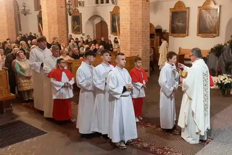 2025.04.19 – Liturgia Wigilii Paschalnej – zdjęcie 40