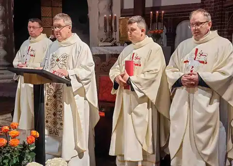 2025.04.19 – Liturgia Wigilii Paschalnej – zdjęcie 46