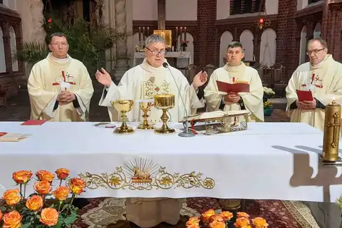 2025.04.19 – Liturgia Wigilii Paschalnej – zdjęcie 39