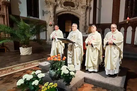 2025.04.19 – Liturgia Wigilii Paschalnej – zdjęcie 7