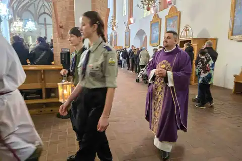 2024.12.22 – Przekazanie Betlejemskiego Światła Pokoju – zdjęcie 2