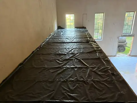 2026.10.01 – Budowa kościoła w Grabiku – wylewanie posadzki – zdjęcie 17