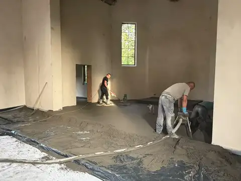 2026.10.01 – Budowa kościoła w Grabiku – wylewanie posadzki – zdjęcie 39
