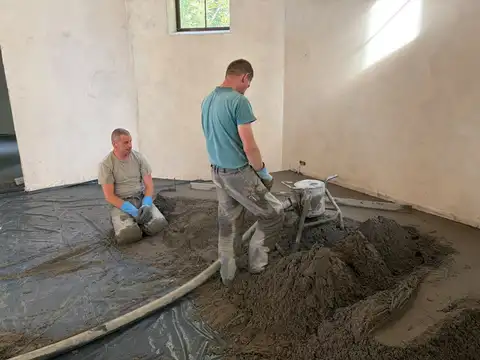 2026.10.01 – Budowa kościoła w Grabiku – wylewanie posadzki – zdjęcie 27