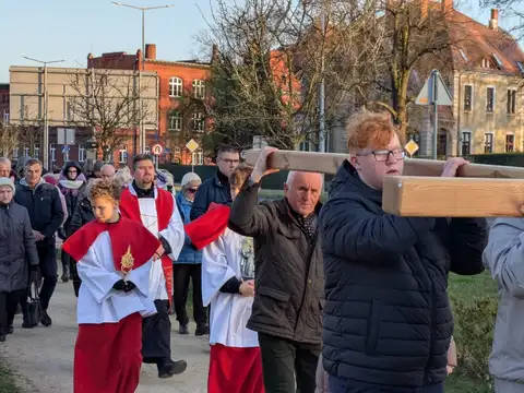 2026.03.27 – Droga krzyżowa ulicami Żar – zdjęcie 17