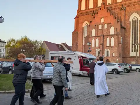2026.03.27 – Droga krzyżowa ulicami Żar – zdjęcie 3