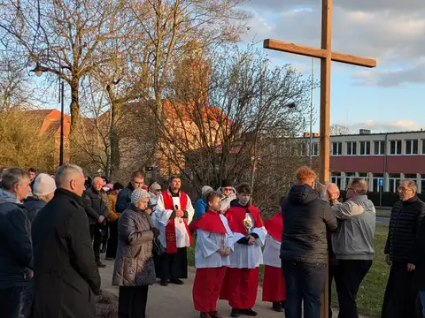 2026.03.27 – Droga krzyżowa ulicami Żar – zdjęcie 37