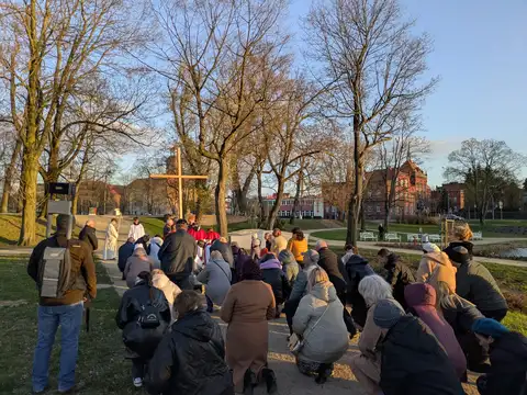 2026.03.27 – Droga krzyżowa ulicami Żar – zdjęcie 22