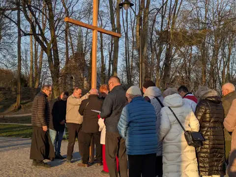 2026.03.27 – Droga krzyżowa ulicami Żar – zdjęcie 36