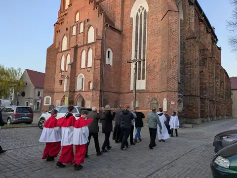 2026.03.27 – Droga krzyżowa ulicami Żar – zdjęcie 14