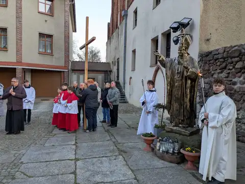 2026.03.27 – Droga krzyżowa ulicami Żar – zdjęcie 28