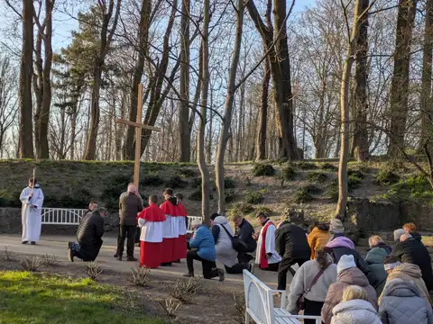 2026.03.27 – Droga krzyżowa ulicami Żar – zdjęcie 31