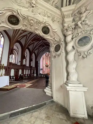 2025.09.10 – Prace konserwatorskie przy portalu kaplicy Promnitzów – etap II – zdjęcie 3