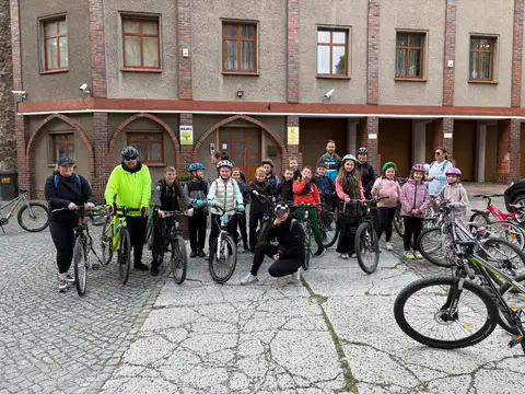 2025.05.24 – Rowerowa wycieczka scholi i ministrantów do kapliczki w Marszowie – zdjęcie 1