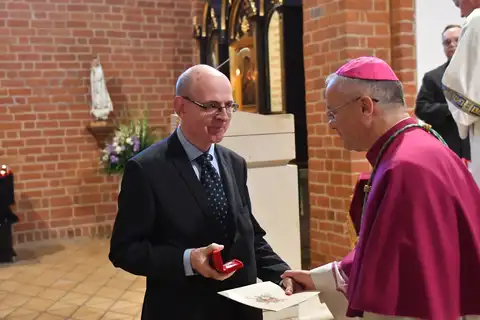 2025.09.09 – Odznaczenia od ks. biskupa w rocznicę poświęcenia katedry – zdjęcie 18