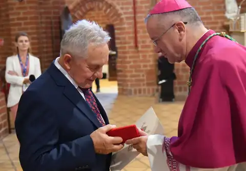 2025.09.09 – Odznaczenia od ks. biskupa w rocznicę poświęcenia katedry – zdjęcie 17