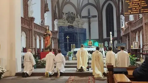 2025.09.11 – 24. rocznica poświęcenia tablicy bł. kard. Stefana Wyszyńskiego – zdjęcie 44