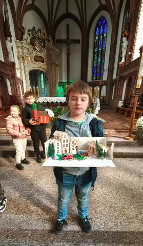 2025.11.09 – Rocznica poświęcenia Bazyliki Laterańskiej – makiety dzieci – zdjęcie 6