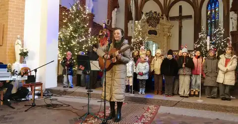 2025.12.31 – Zakończenie roku, koncert kolęd scholki i spotkanie opłatkowe – zdjęcie 16