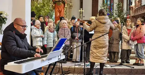 2025.12.31 – Zakończenie roku, koncert kolęd scholki i spotkanie opłatkowe – zdjęcie 14