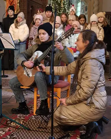 2025.12.31 – Zakończenie roku, koncert kolęd scholki i spotkanie opłatkowe – zdjęcie 17