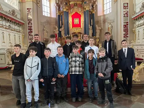 2026.04.25 – Pielgrzymka Liturgicznej Służby Ołtarza – nowi ministranci – zdjęcie 5