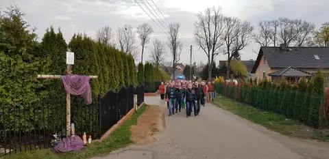 2019.04.05 – Droga Krzyżowa ulicami Grabika – zdjęcie 6