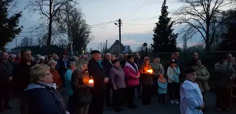 2019.04.05 – Droga Krzyżowa ulicami Grabika – zdjęcie 15