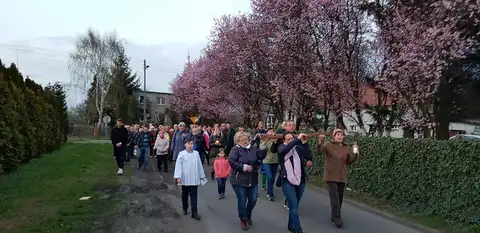 2019.04.05 – Droga Krzyżowa ulicami Grabika – zdjęcie 9