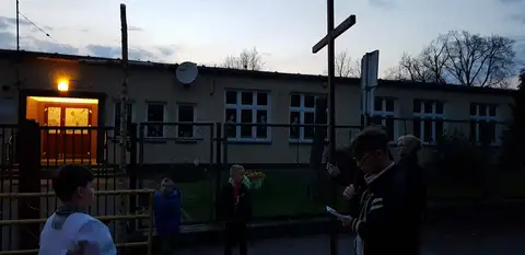 2019.04.05 – Droga Krzyżowa ulicami Grabika – zdjęcie 14