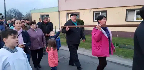 2019.04.05 – Droga Krzyżowa ulicami Grabika – zdjęcie 10