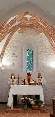 2019.10.16 – Wizyta ks. bp. Pawła Sochy w odnowionym kościele pw. św. Apostołów Piotra i Pawła – zdjęcie 10