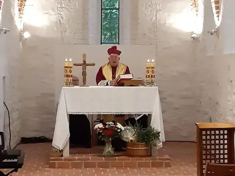 2019.10.16 – Wizyta ks. bp. Pawła Sochy w odnowionym kościele pw. św. Apostołów Piotra i Pawła – zdjęcie 7