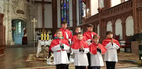 2019.11.24 – Przyjęcie nowych ministrantów – zdjęcie 1