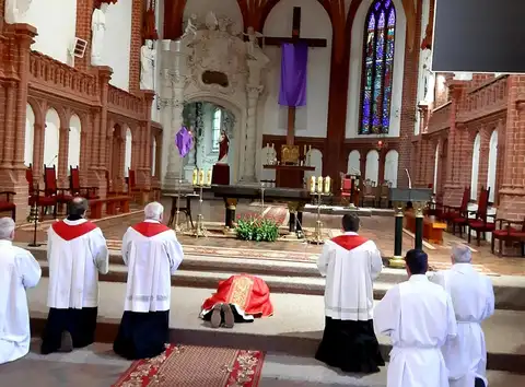 2020.04.10 – Liturgia Wielkiego Piątku – zdjęcie 1