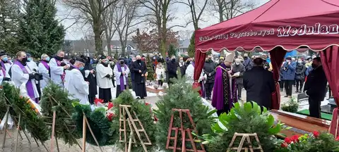 2021.01.08 – Pogrzeb śp. ks. Tomasza Dominika Grochowskiego – zdjęcie 42