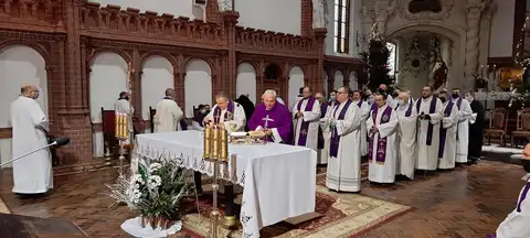 2021.01.08 – Pogrzeb śp. ks. Tomasza Dominika Grochowskiego – zdjęcie 17