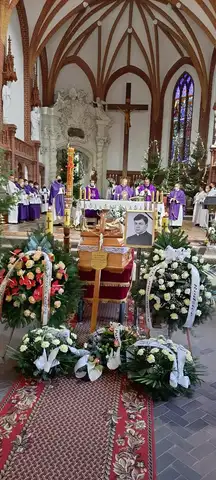 2021.01.08 – Pogrzeb śp. ks. Tomasza Dominika Grochowskiego – zdjęcie 14