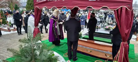 2021.01.08 – Pogrzeb śp. ks. Tomasza Dominika Grochowskiego – zdjęcie 43