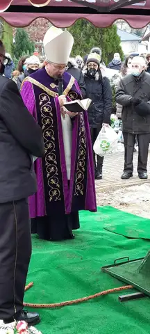 2021.01.08 – Pogrzeb śp. ks. Tomasza Dominika Grochowskiego – zdjęcie 46
